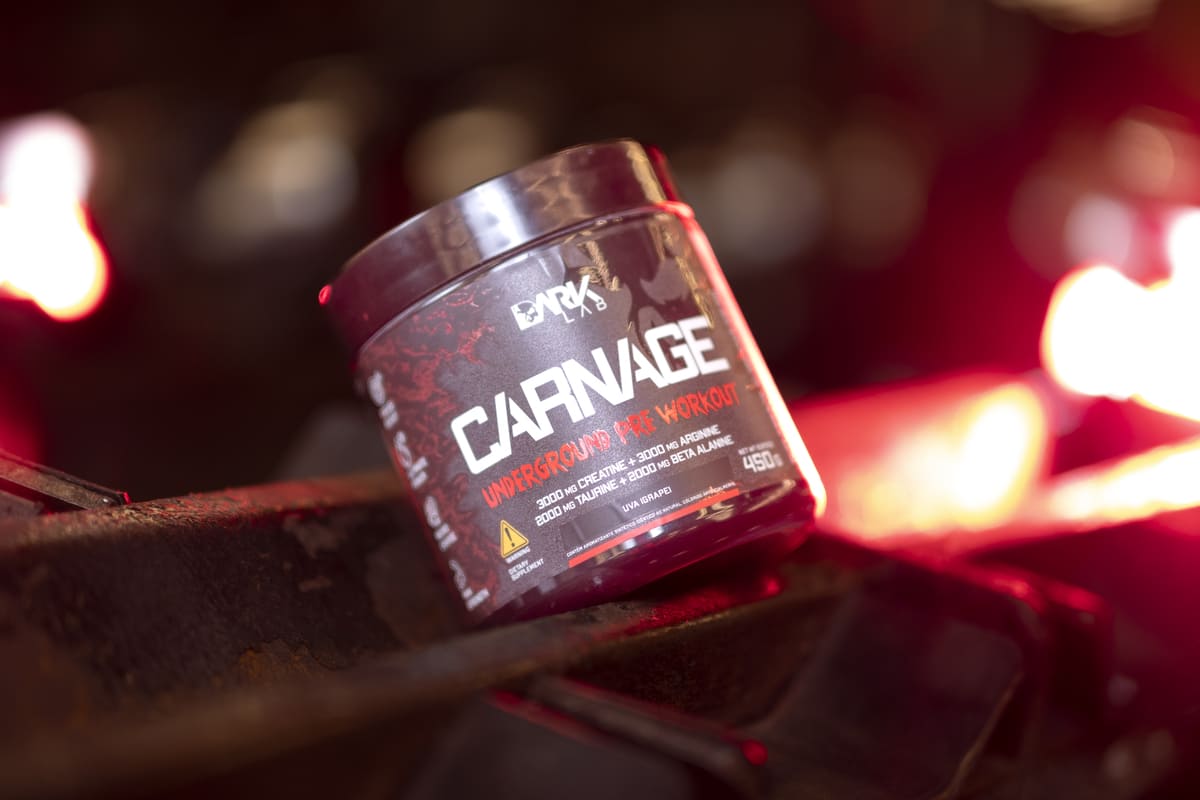 Pote do Pré-Treino Carnage DARK LAB. Este suplemento é essencial para a alta intensidade dos treinos de crossfit e para o WOD.